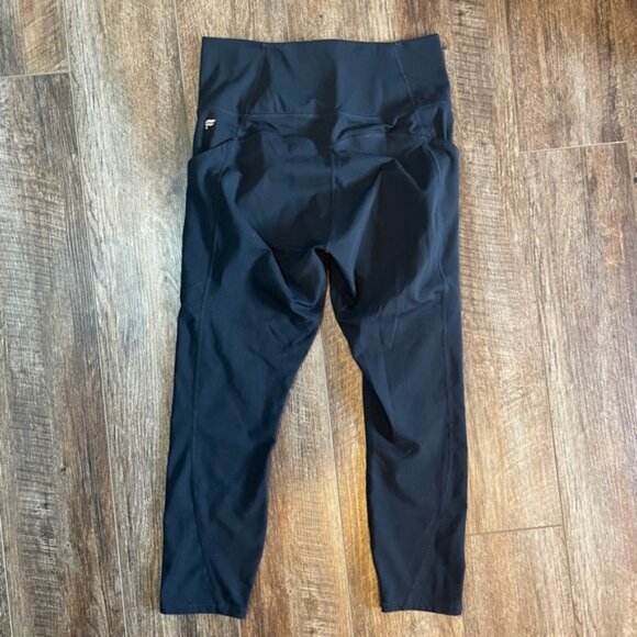Fabletics Oasis High-Waisted Pocket Capri Medium - Picture 4 of 5